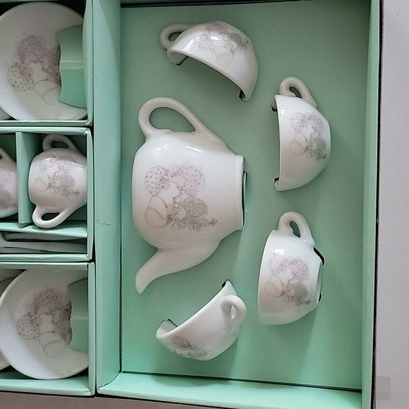 VINTAGE ENESCO PRECIOUS MOMENTS TEA SET PORCELAIN 1985 - Picture 2 of 8